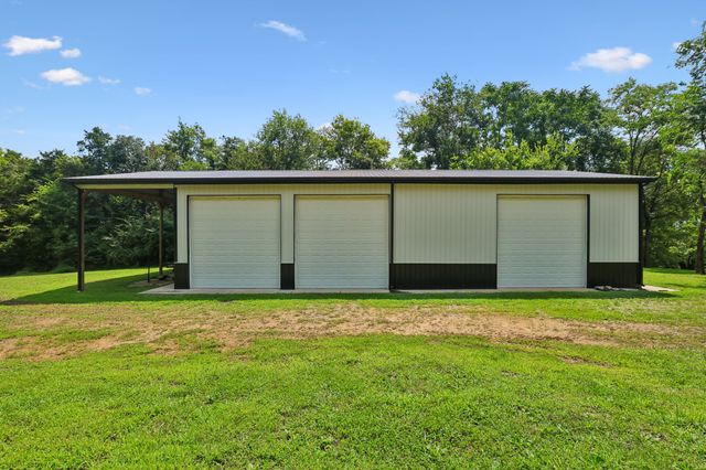 1755 Chicken Rd, Lebanon, TN 37090