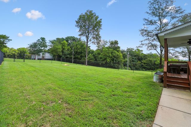 1755 Chicken Rd, Lebanon, TN 37090