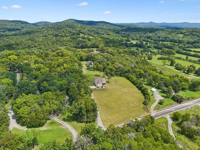 1755 Chicken Rd, Lebanon, TN 37090