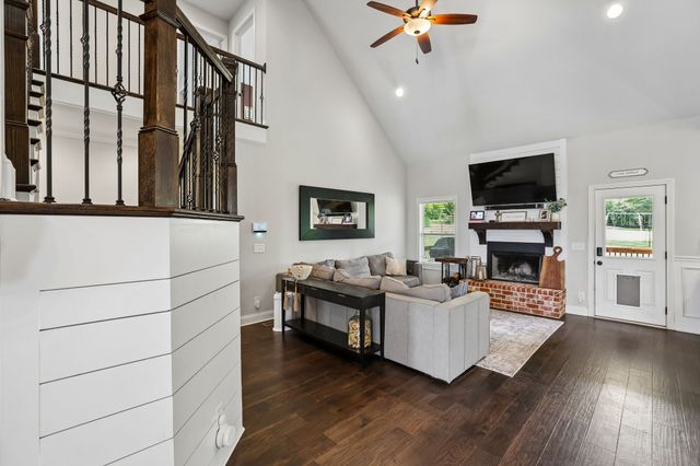 1755 Chicken Rd, Lebanon, TN 37090