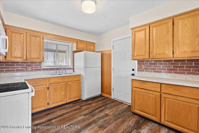 6223 Hilliard, Lansing, MI 48911