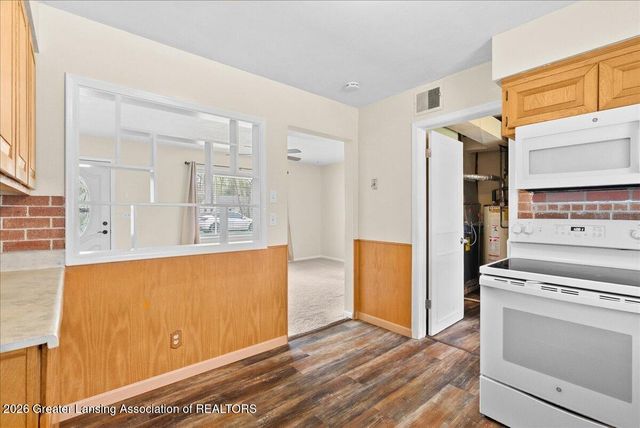 6223 Hilliard, Lansing, MI 48911