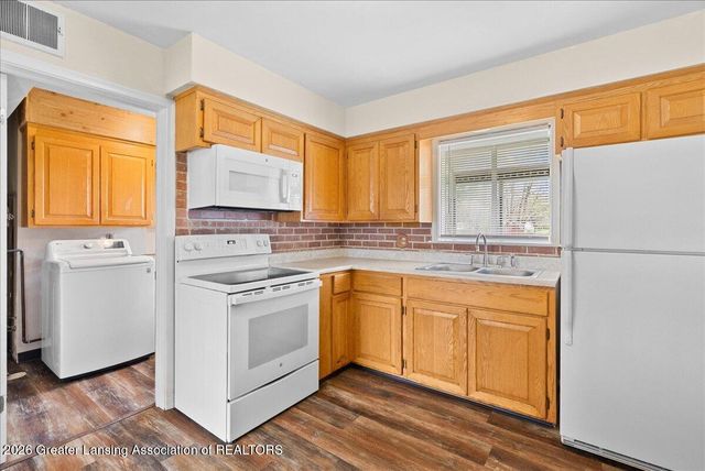 6223 Hilliard, Lansing, MI 48911