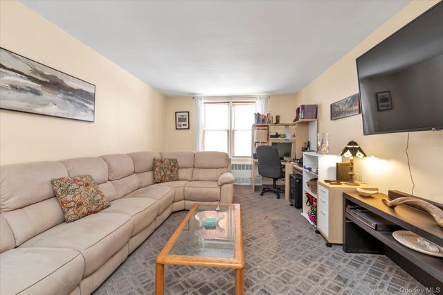 504 Merrick Road 3G, Lynbrook, NY 11563