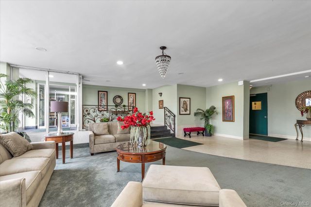 504 Merrick Road 3G, Lynbrook, NY 11563