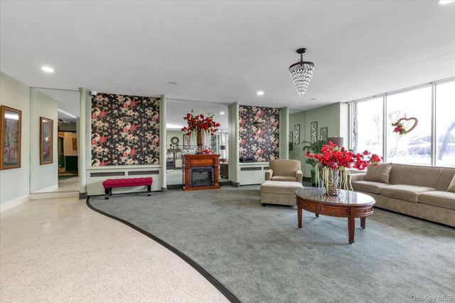 504 Merrick Road 3G, Lynbrook, NY 11563