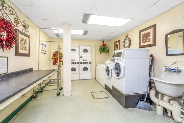 504 Merrick Road 3G, Lynbrook, NY 11563