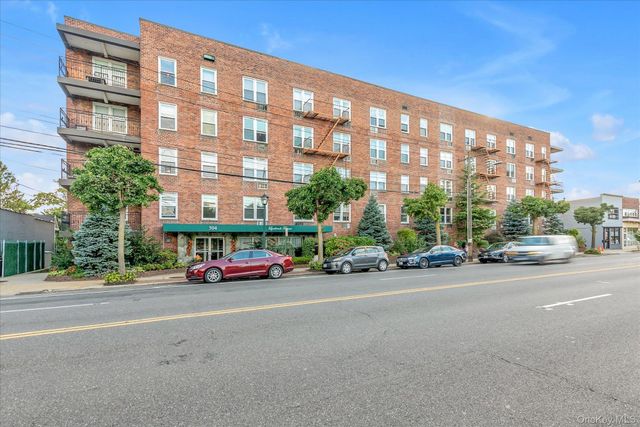 504 Merrick Road 3G, Lynbrook, NY 11563
