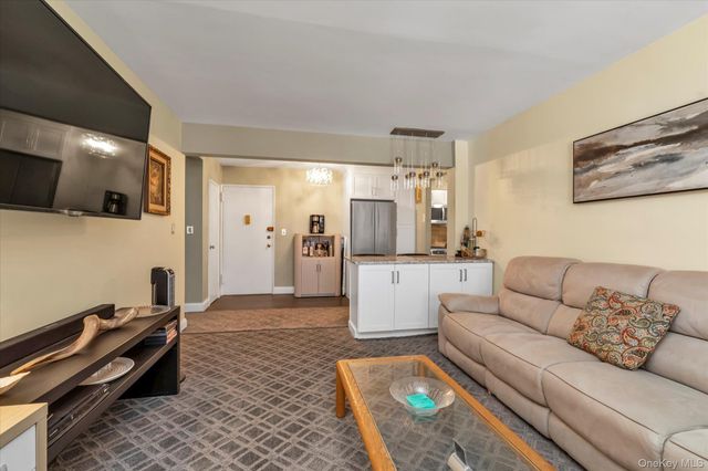 504 Merrick Road 3G, Lynbrook, NY 11563