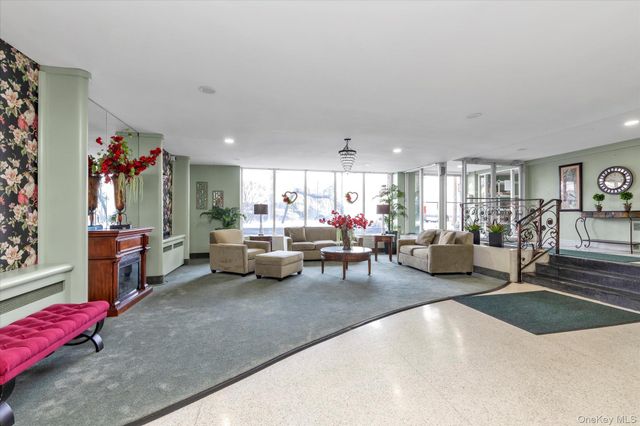 504 Merrick Road 3G, Lynbrook, NY 11563