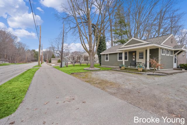 17288 W Spring Lake Road, Spring Lake, MI 49456