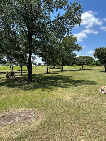 2200 Creechville Road, Ennis, TX 75119