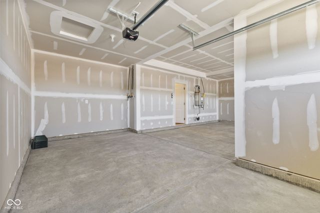 326 McNair Road, Whiteland, IN 46184