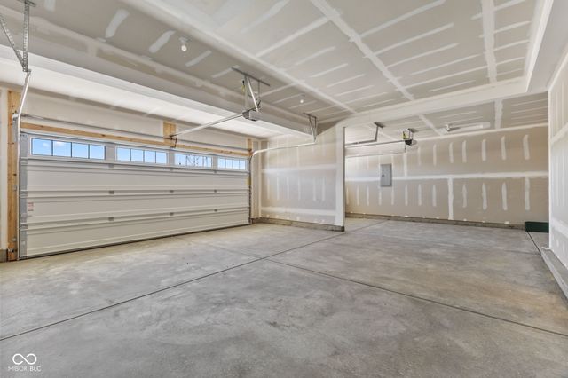 326 McNair Road, Whiteland, IN 46184