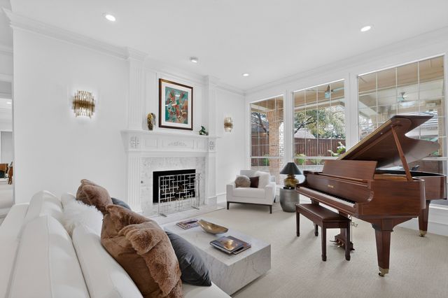 4536 Briar Oaks Circle, Dallas, TX 75287