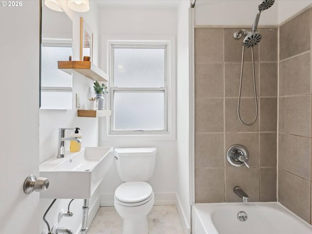 6435 N VILLARD Ave, Portland, OR 97217