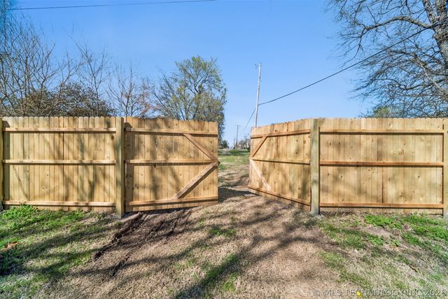 116 W Memphis Street, Broken Arrow, OK 74012