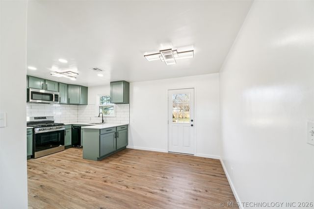 116 W Memphis Street, Broken Arrow, OK 74012