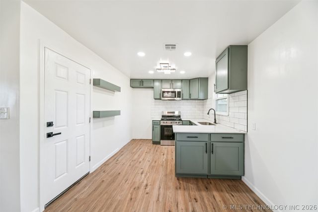 116 W Memphis Street, Broken Arrow, OK 74012