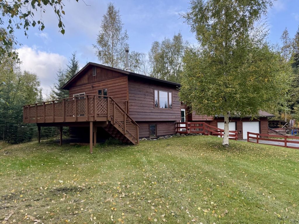 720 WAVES ROAD, Fairbanks, AK 99709