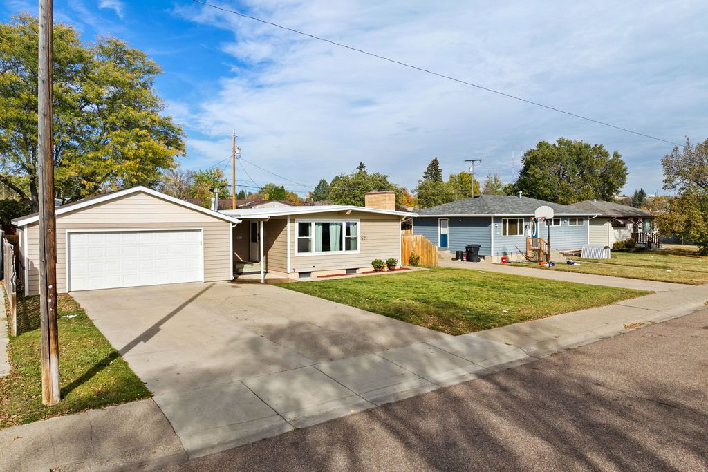 521 23rd Avenue NE, Great Falls, MT 59404 photo 2