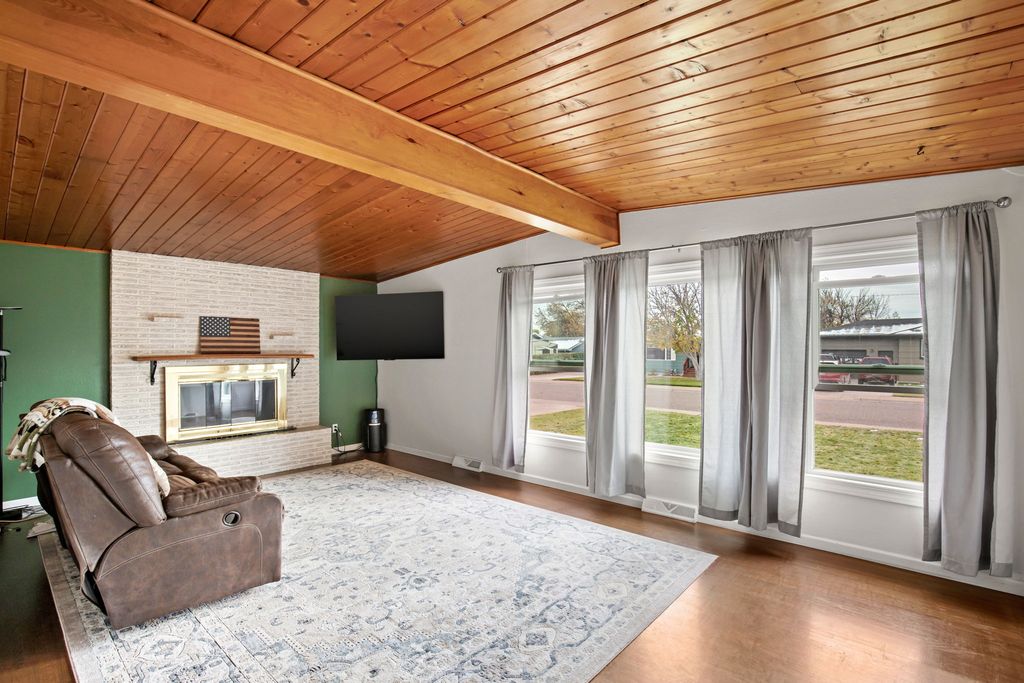 521 23rd Avenue NE, Great Falls, MT 59404 photo 4