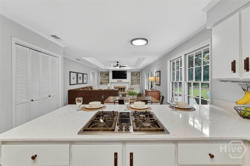 Image 11 of property listing at 105 Mercer Road, Savannah, GA 31411