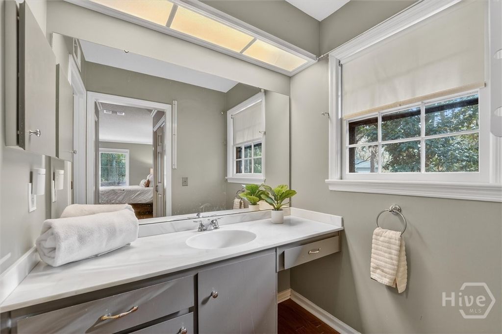 Image 14 of property listing at 105 Mercer Road, Savannah, GA 31411