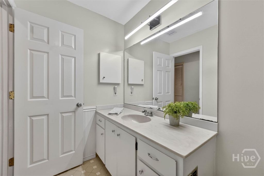 Image 19 of property listing at 105 Mercer Road, Savannah, GA 31411