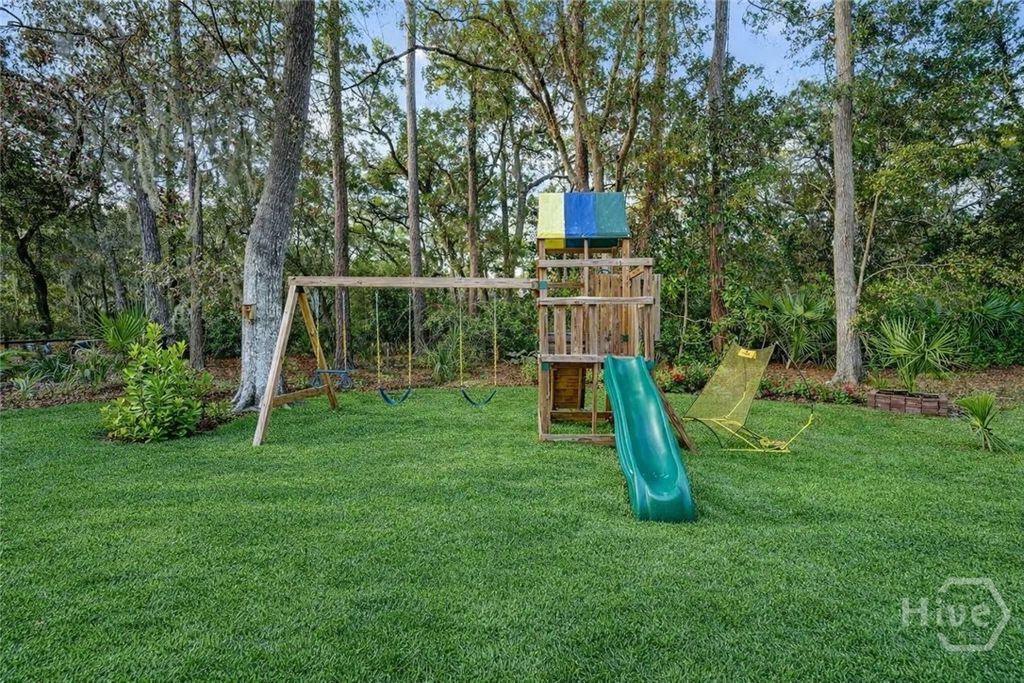 Image 23 of property listing at 105 Mercer Road, Savannah, GA 31411