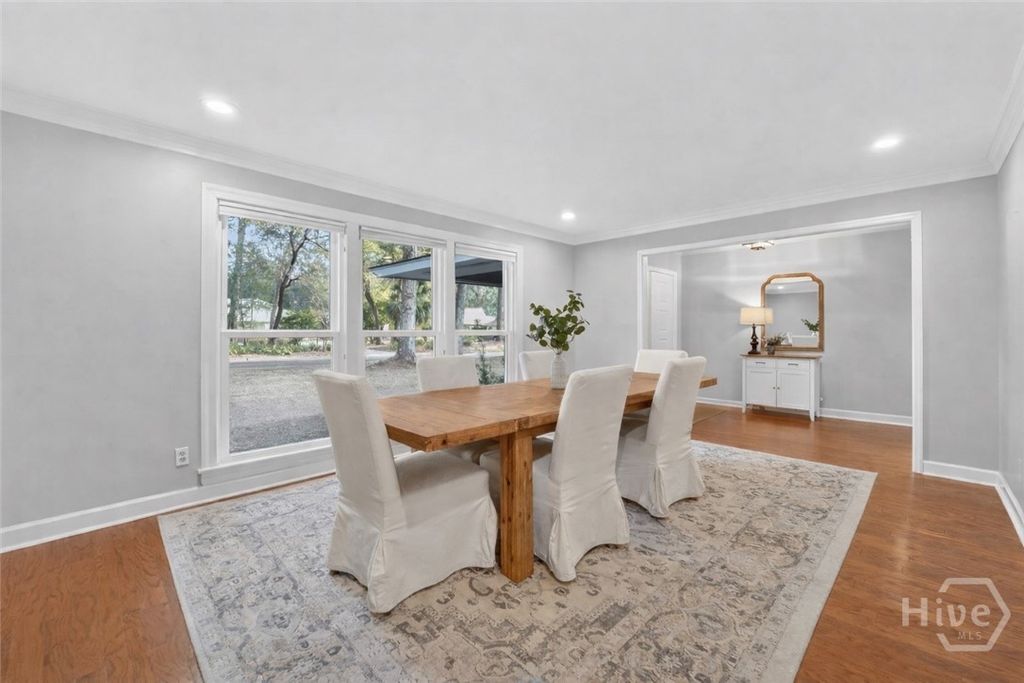 Image 4 of property listing at 105 Mercer Road, Savannah, GA 31411