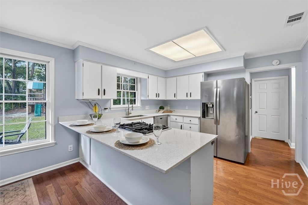 Image 9 of property listing at 105 Mercer Road, Savannah, GA 31411