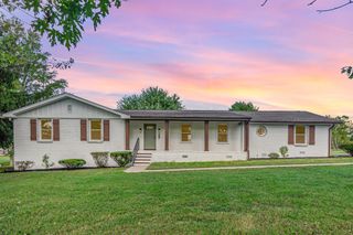 231 S Palmers Chapel Rd, Cottontown, TN 37048