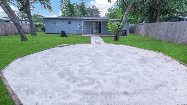 219 LEONIDAS DR, San Antonio, TX 78220