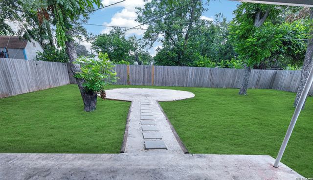 219 LEONIDAS DR, San Antonio, TX 78220