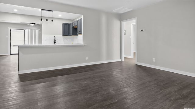 219 LEONIDAS DR, San Antonio, TX 78220