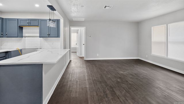 219 LEONIDAS DR, San Antonio, TX 78220