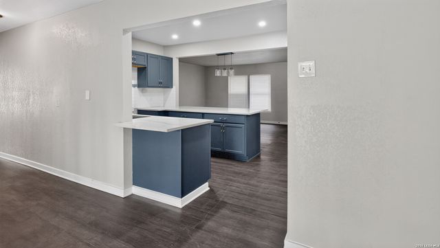 219 LEONIDAS DR, San Antonio, TX 78220