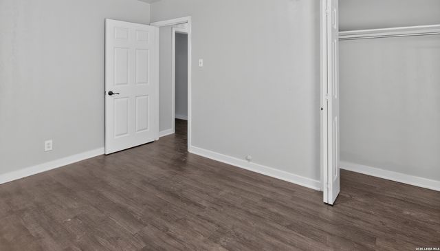 219 LEONIDAS DR, San Antonio, TX 78220