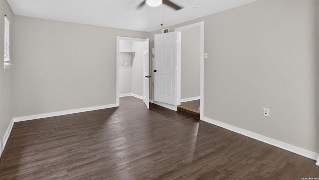 219 LEONIDAS DR, San Antonio, TX 78220