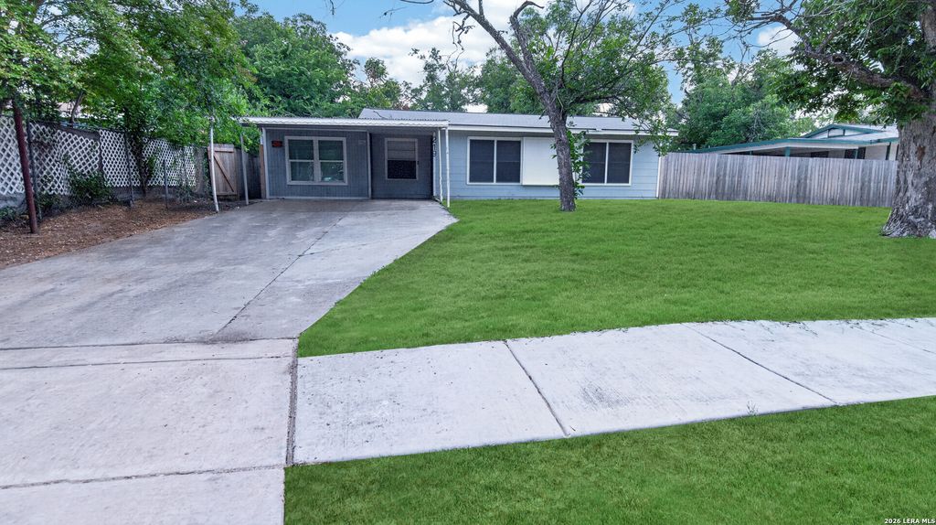 219 LEONIDAS DR, San Antonio, TX 78220