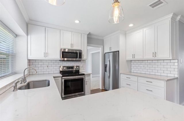 516 Arbor Oak Drive, Grapevine, TX 76051