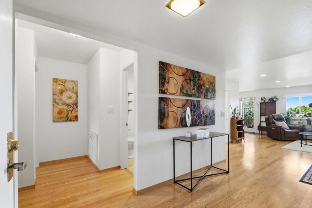 Image 2 of property listing at 5058 Cribari Vale, San Jose, CA 95135