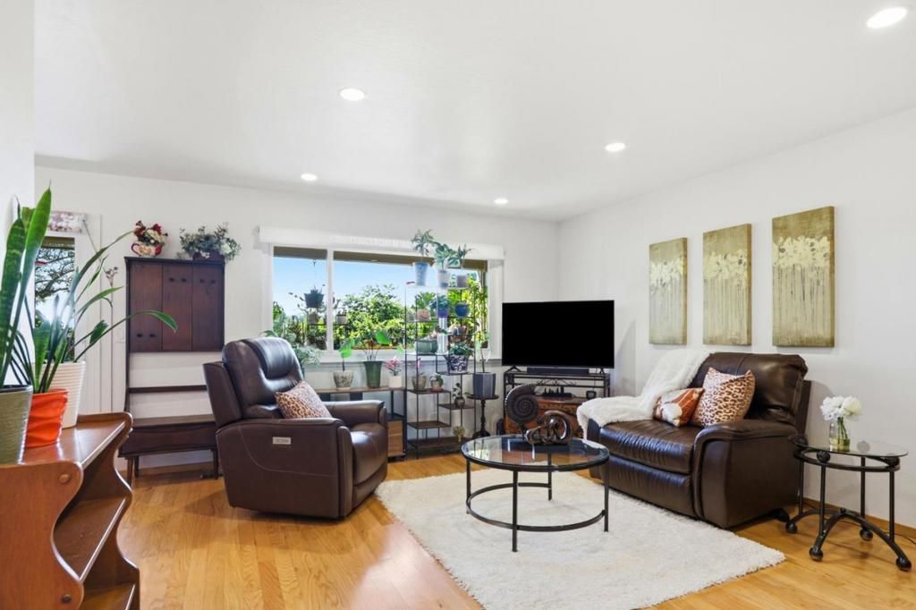 Image 3 of property listing at 5058 Cribari Vale, San Jose, CA 95135