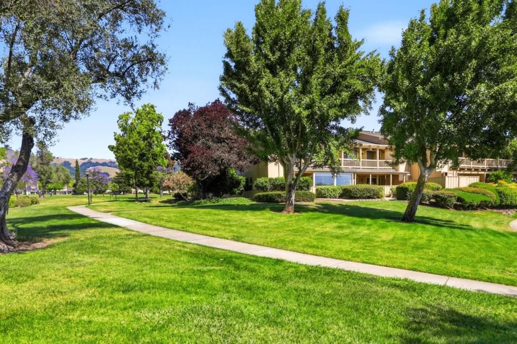 Image 30 of property listing at 5058 Cribari Vale, San Jose, CA 95135