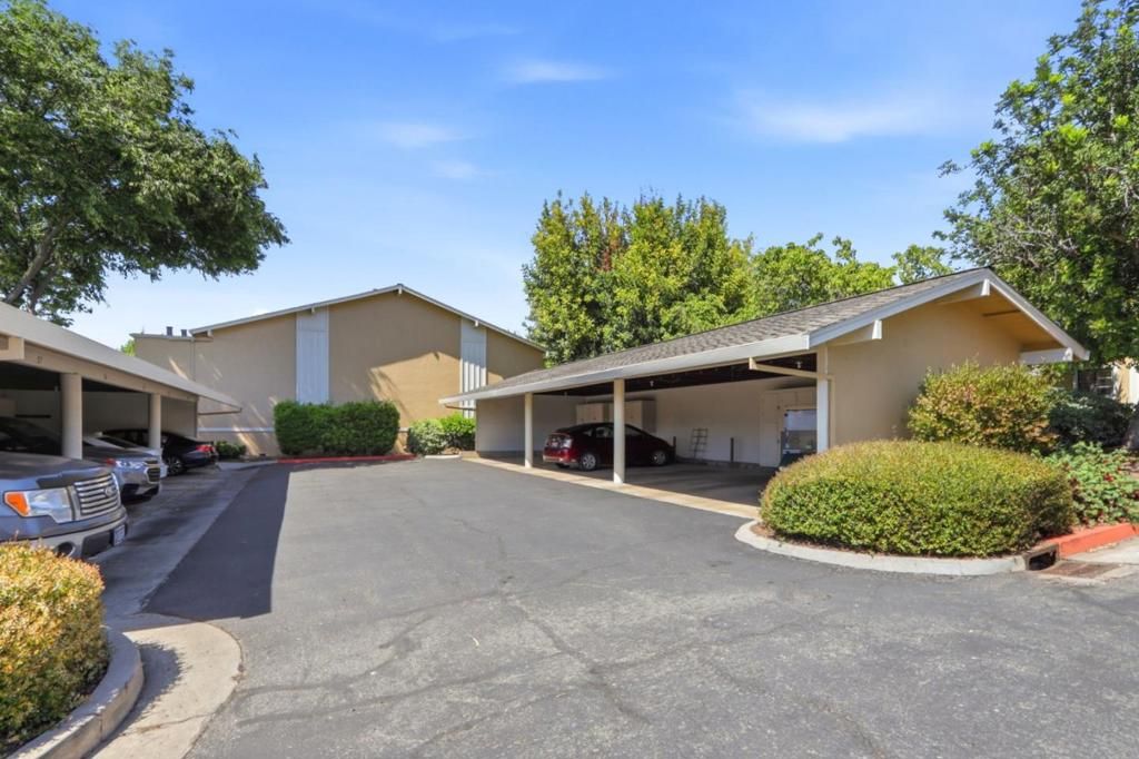 Image 33 of property listing at 5058 Cribari Vale, San Jose, CA 95135