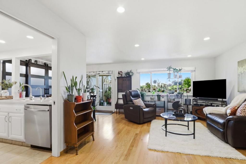 Image 4 of property listing at 5058 Cribari Vale, San Jose, CA 95135