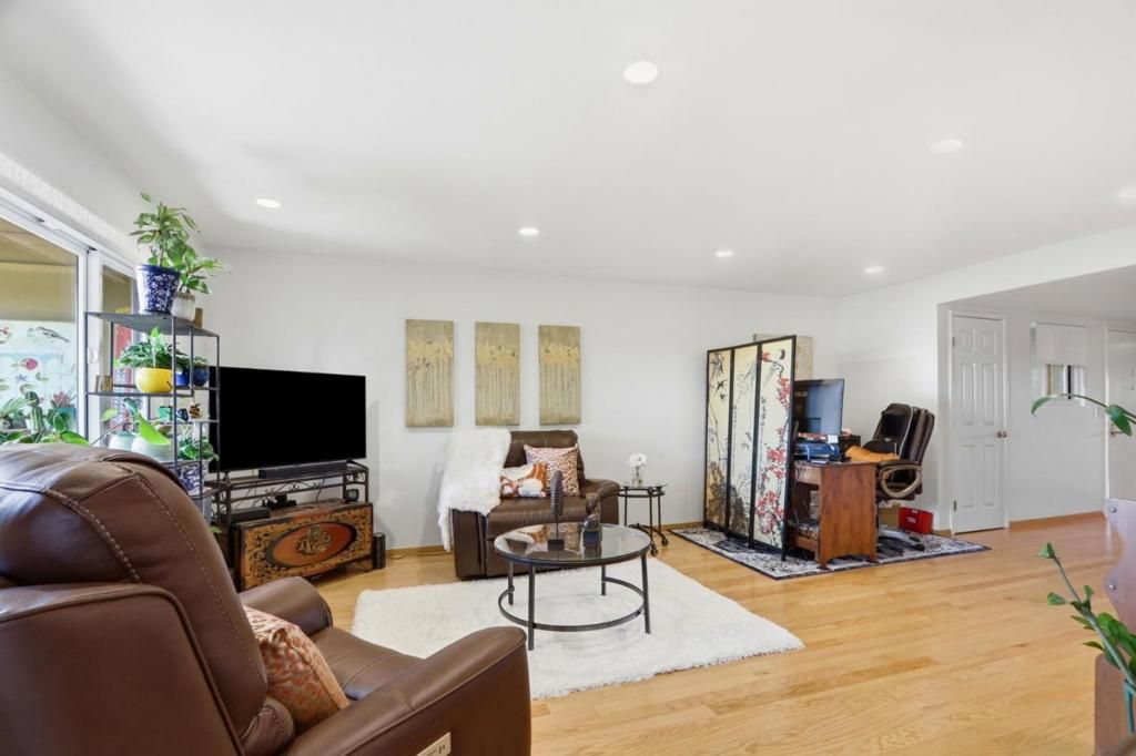 Image 6 of property listing at 5058 Cribari Vale, San Jose, CA 95135