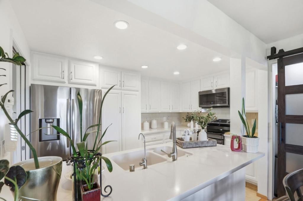 Image 7 of property listing at 5058 Cribari Vale, San Jose, CA 95135