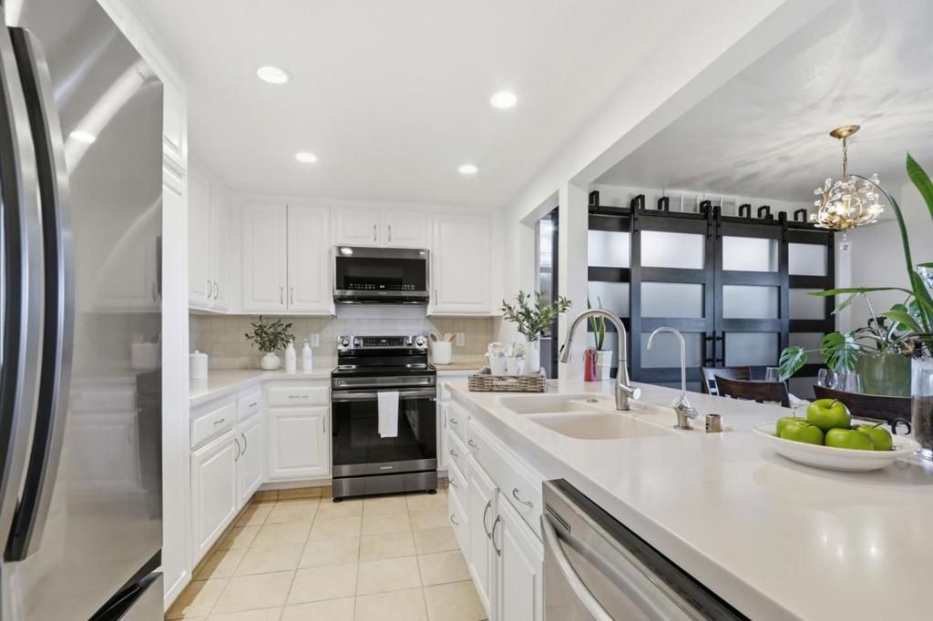 Image 8 of property listing at 5058 Cribari Vale, San Jose, CA 95135